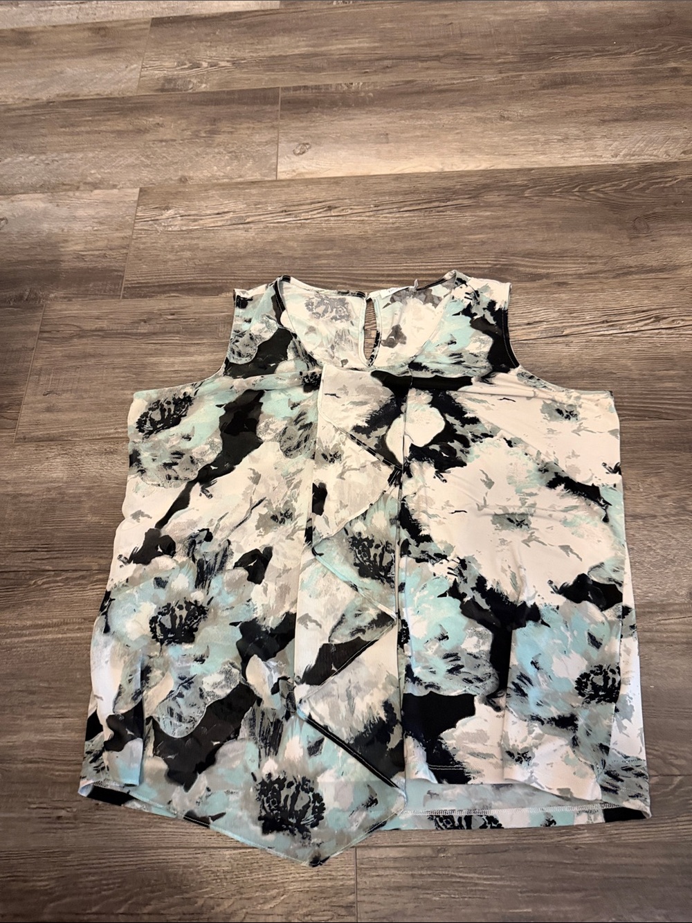 Ricki’s Sleeveless Floral Print Blouse in White, Black & Soft Blue